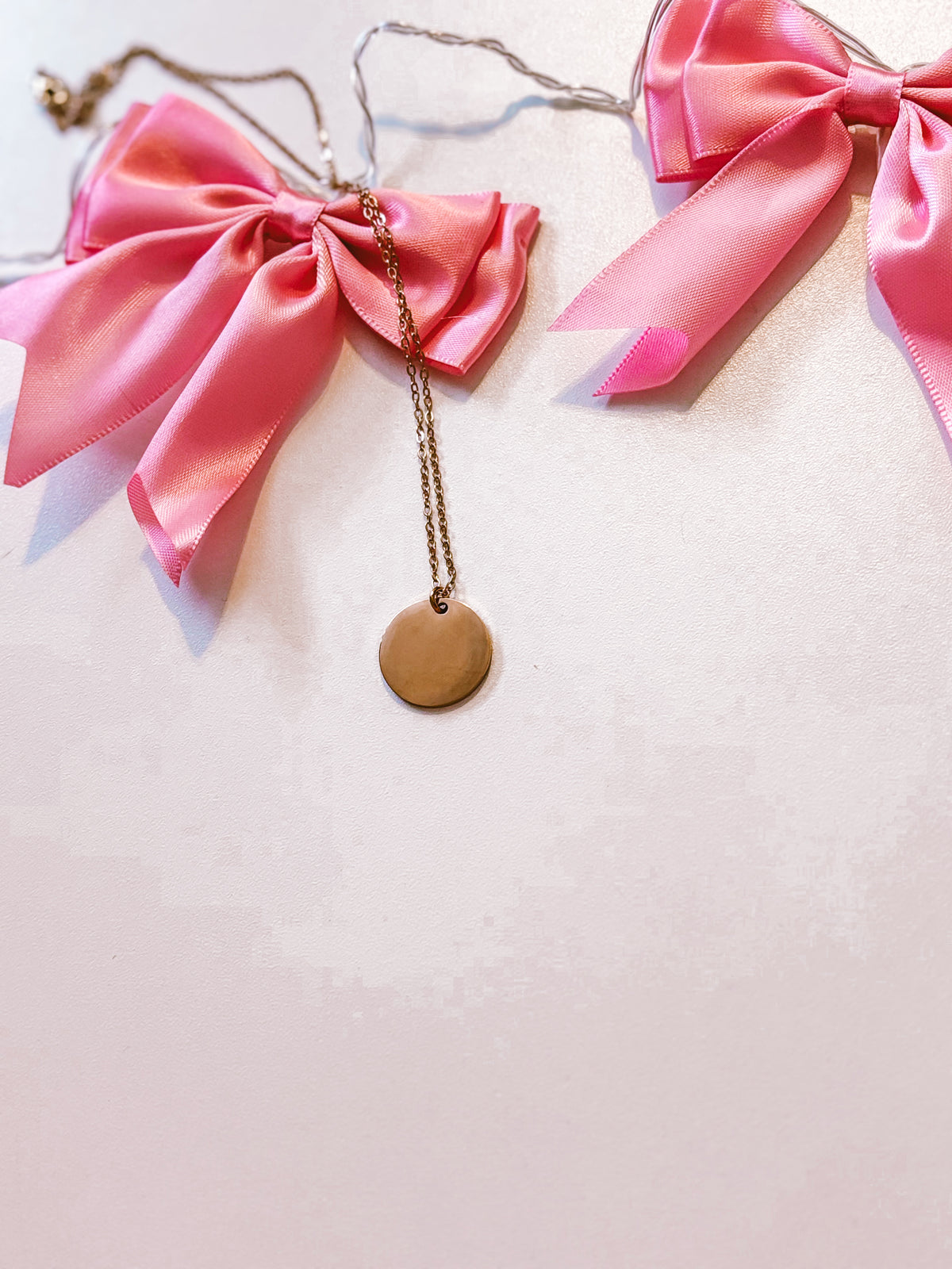 Gold circle necklace
